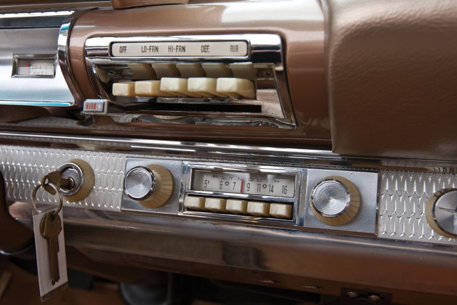  Plymouth Fury Convertible 1961 года  (фото 11 из 28)